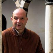 Offro lezioni di Inglese a qualsiasi alunno fino al livello B2. Ho vissuto a Londra tre anni e vi ho conseguito il Lower Cambridge Certificate. Sono laureato in Scienze Politiche a Padova. Risultato dei 3 esami di Inglese: 28-30-30 e lode. In Inghilterra